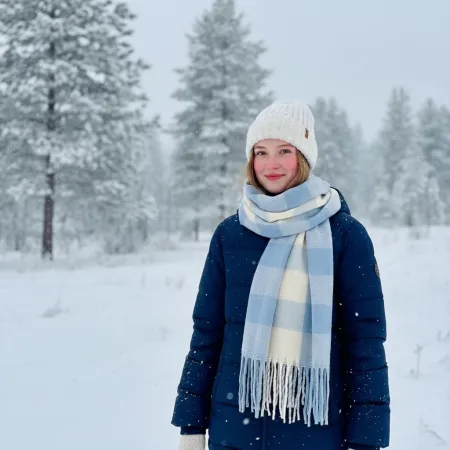 Szalik w błękitną kratę