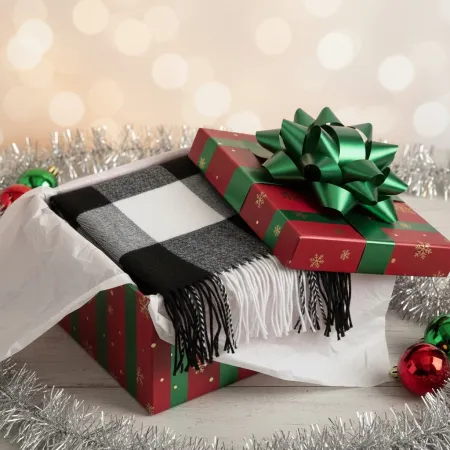 Szalik w czarno białą kratę