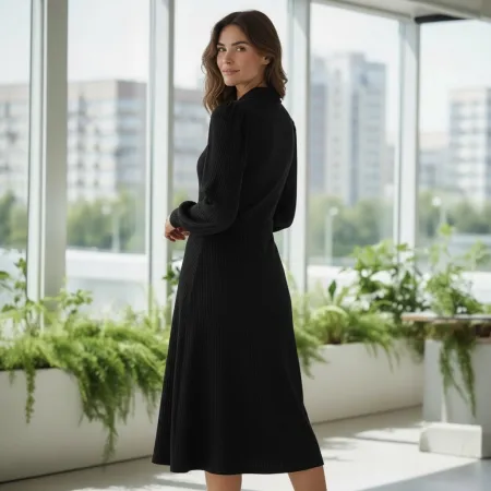 Sukienka czarna z kołnierzykiem